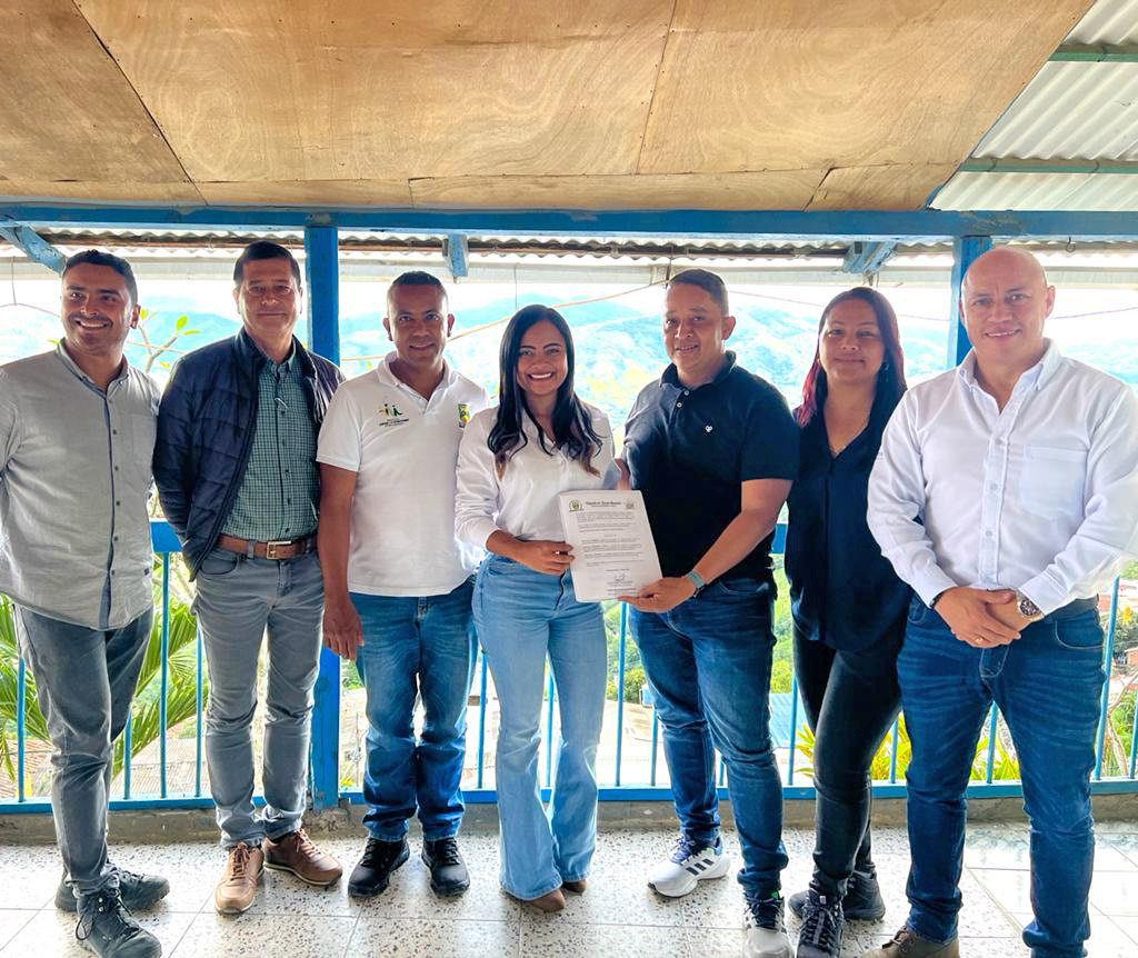 Collective Mining’s Sustainability Team Receiving the Recognition from the Mayor of Marmato.